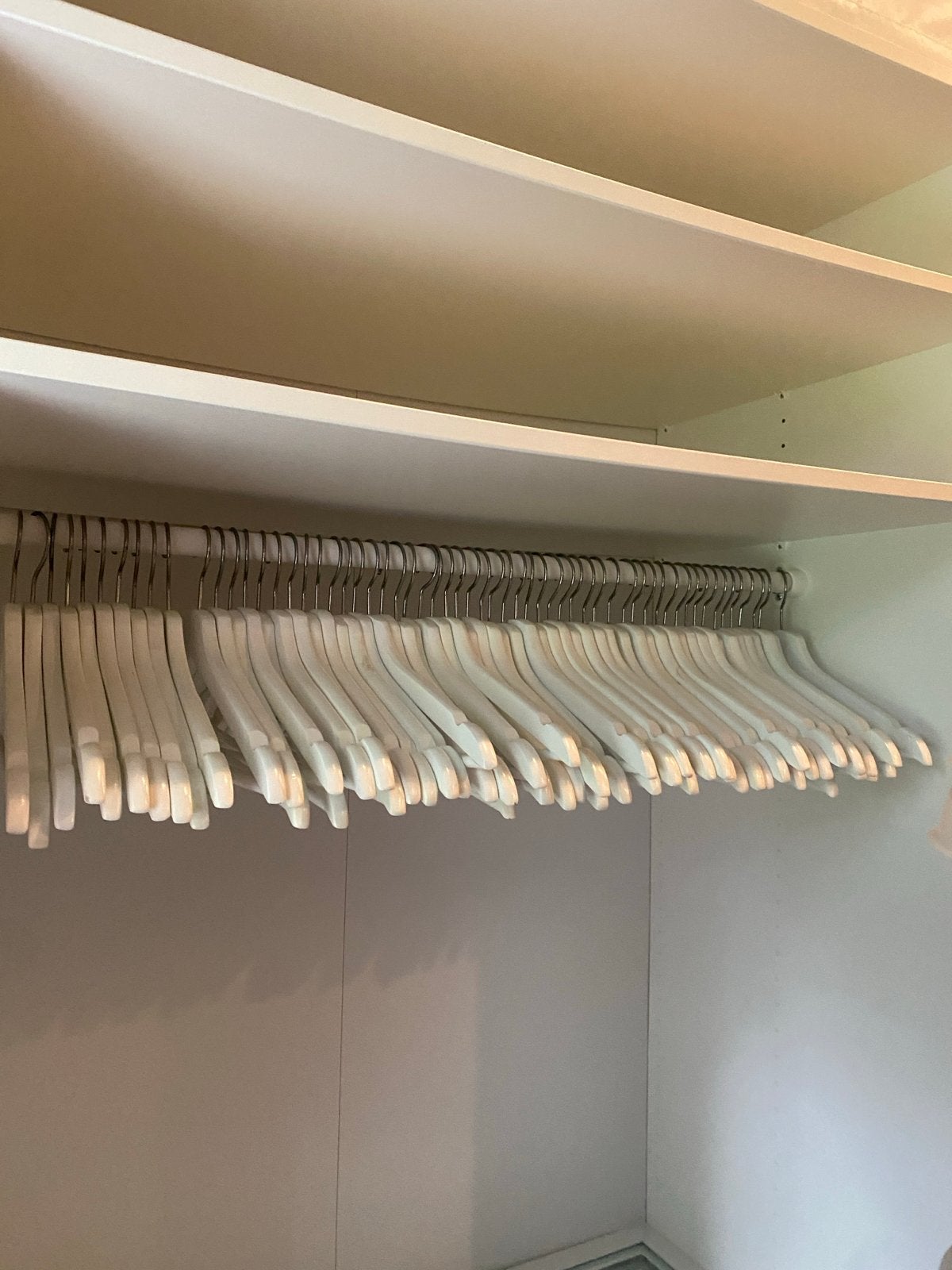 30 witte IKEA kledinghangers, Ophalen, Gebruikt, Hout, Volwassenen