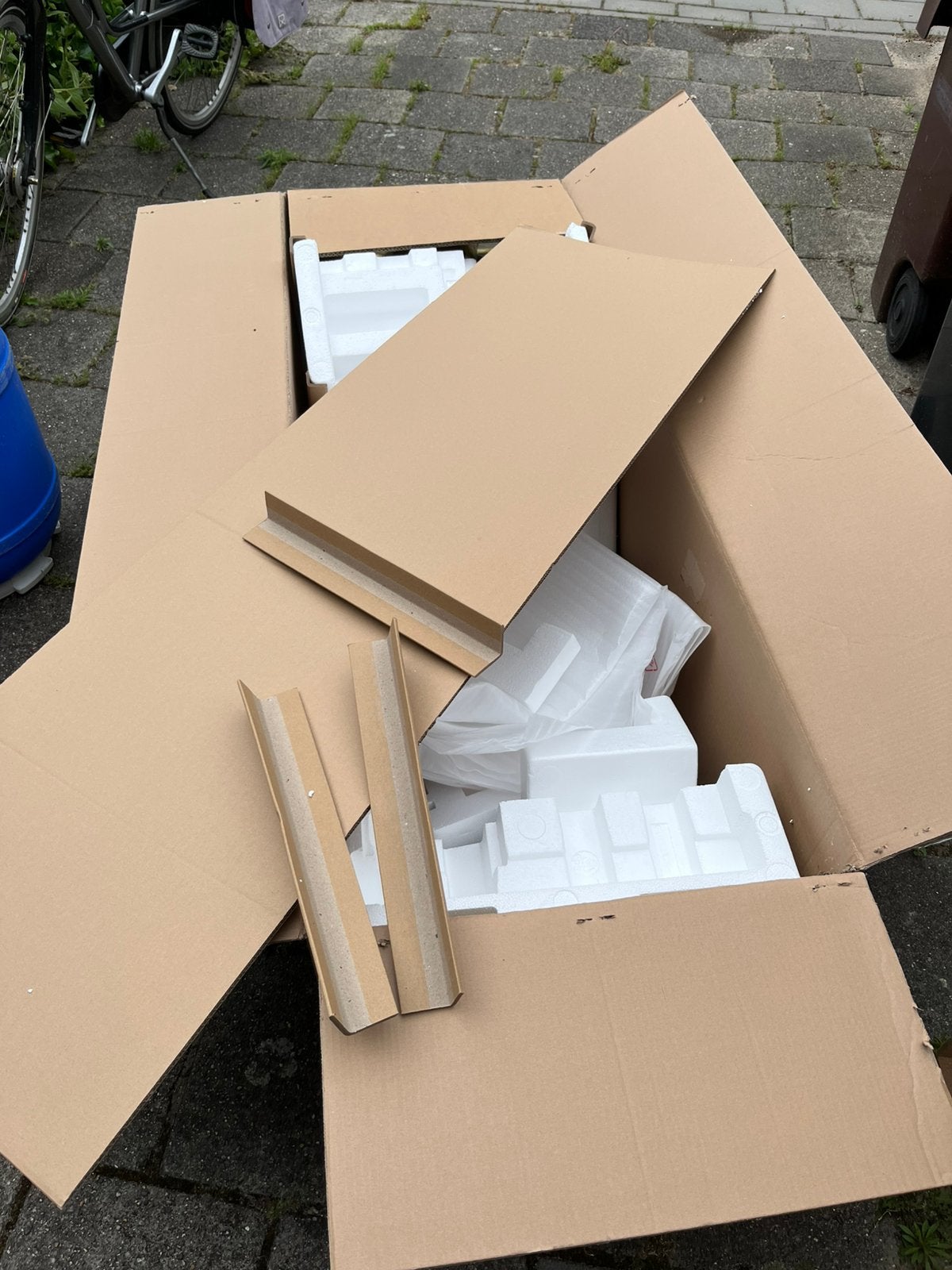 Gratis karton en piepschuim, Ophalen, Zo goed als nieuw, Papier of Karton, Knutselmateriaal