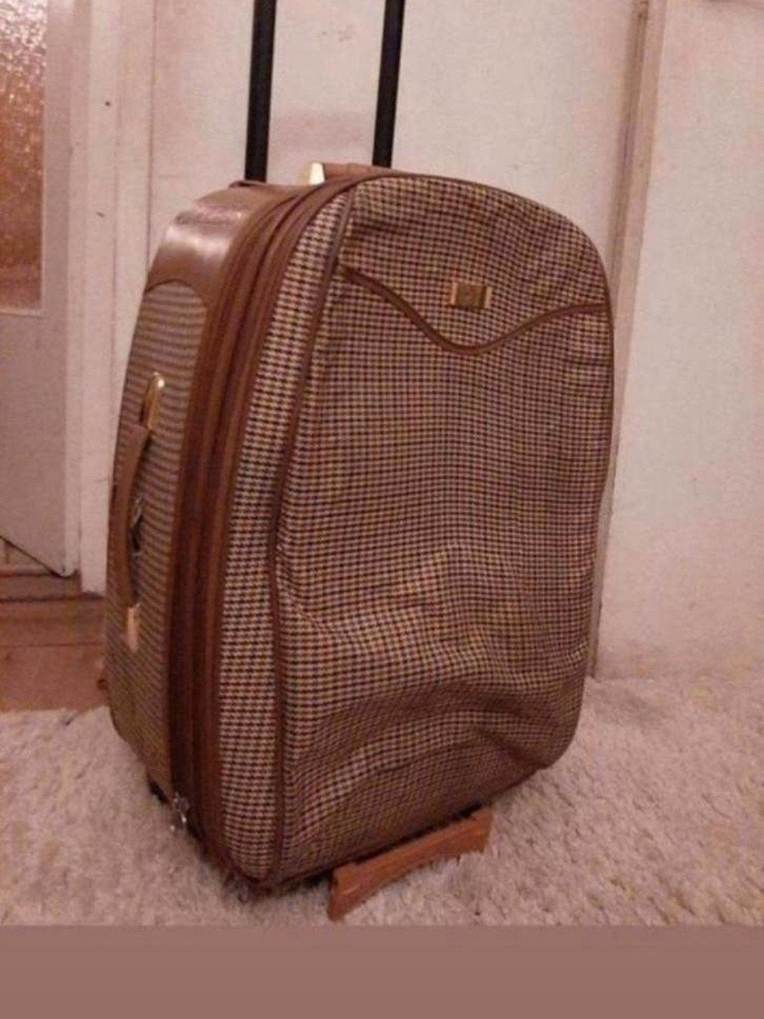 Te koop! Edwards merk reiskoffer/Baggage met 3 dubbel wiele, Ophalen