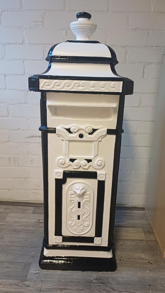 Decoratieve staande Engelse Brievenbus - Zwart/Wit, Tuin en Terras, Ophalen, Gebruikt, Beton, Staande brievenbus