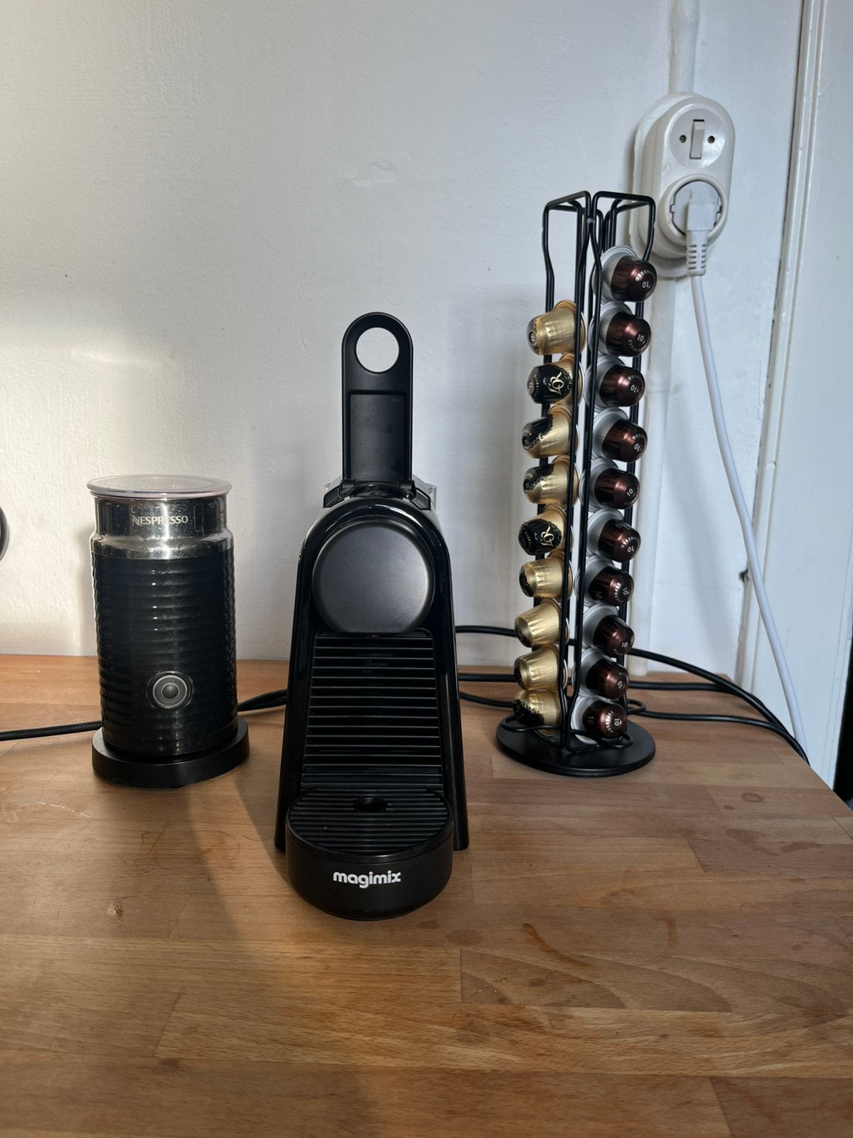 Nespresso Magimix + melkopschuimer, Gebruikt, Koffiemachine, Ophalen of Verzenden, 1 kopje