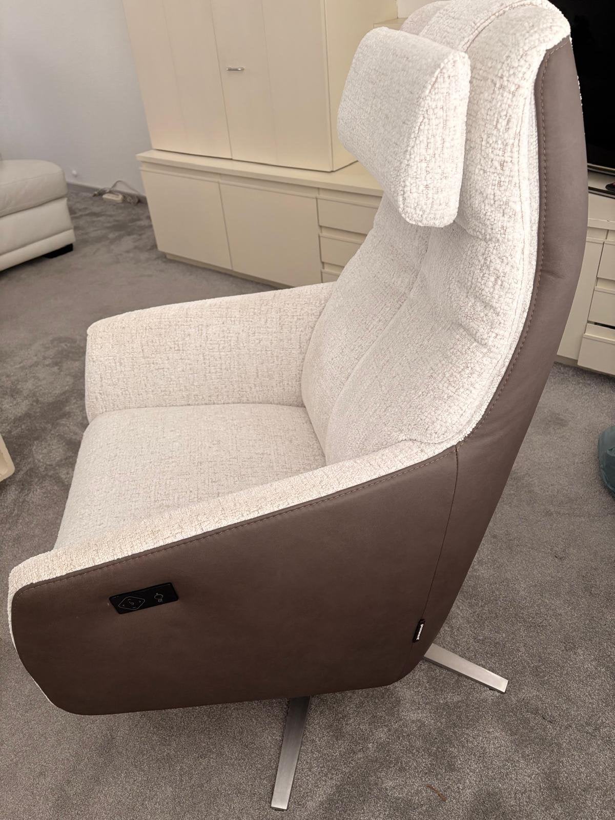 Luxe Prominent fauteuil C-100 sta-op stoel nieuwstaat, Ophalen, Zo goed als nieuw, Leer, 50 tot 75 cm