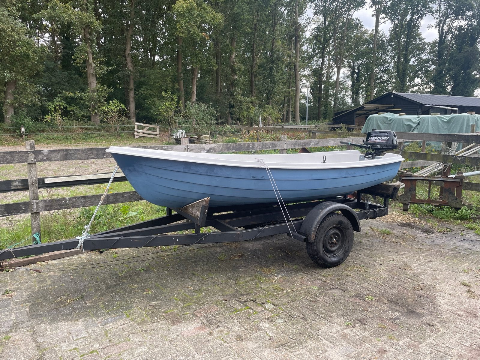 Stabiele visboot/toerboot met Mercury 5pk buitenboordmotor, Benzine, Overige merken, Gebruikt, Buitenboordmotor