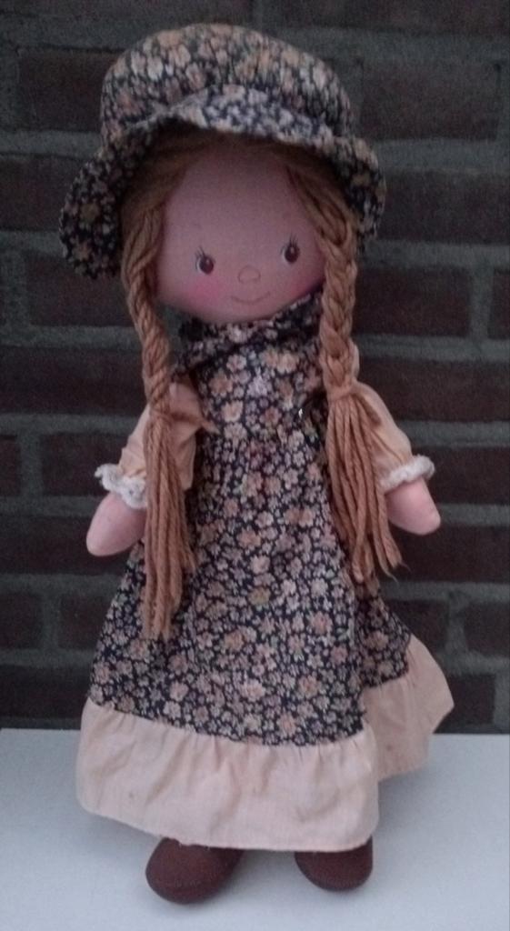 Schattige stoffen Holly hobby pop met bloemenjurk en hoed, Verzamelen, Ophalen, Gebruikt, Overige typen