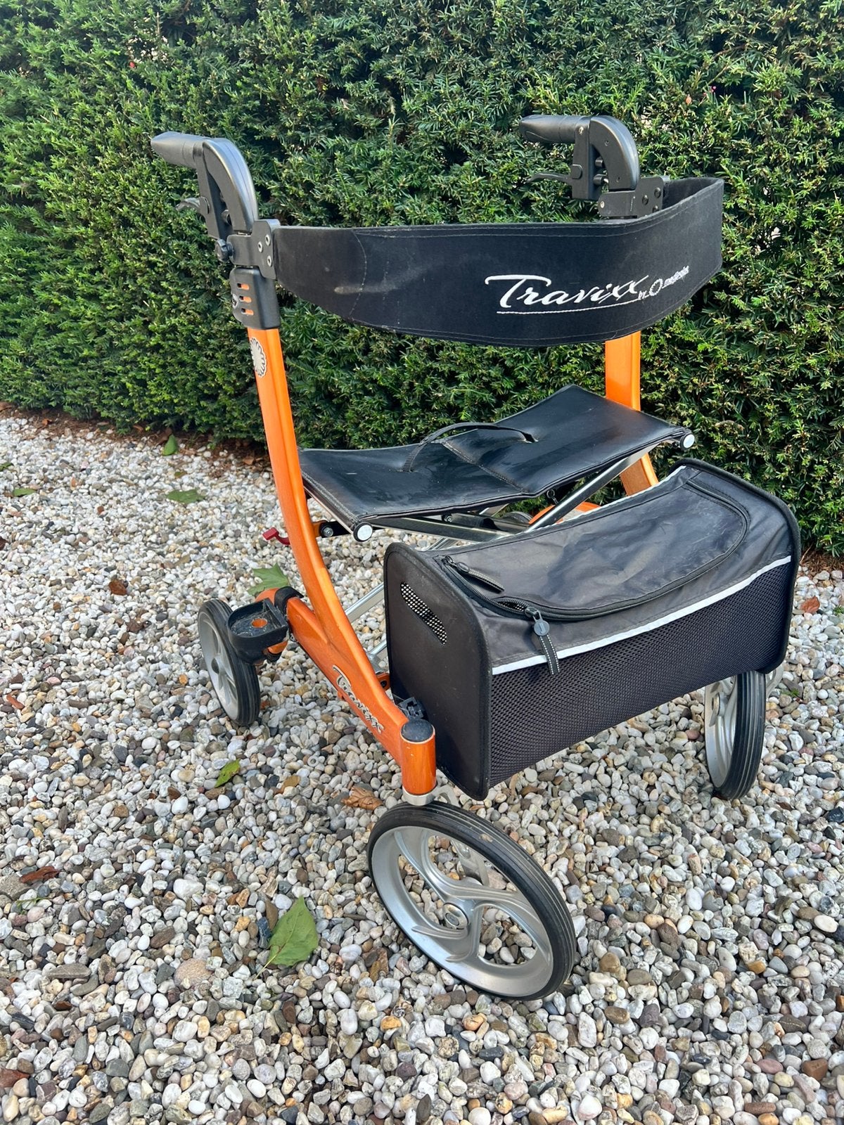 Zeer degelijke rollator Travixx by Medipoint, Ophalen, Opvouwbaar, Zo goed als nieuw