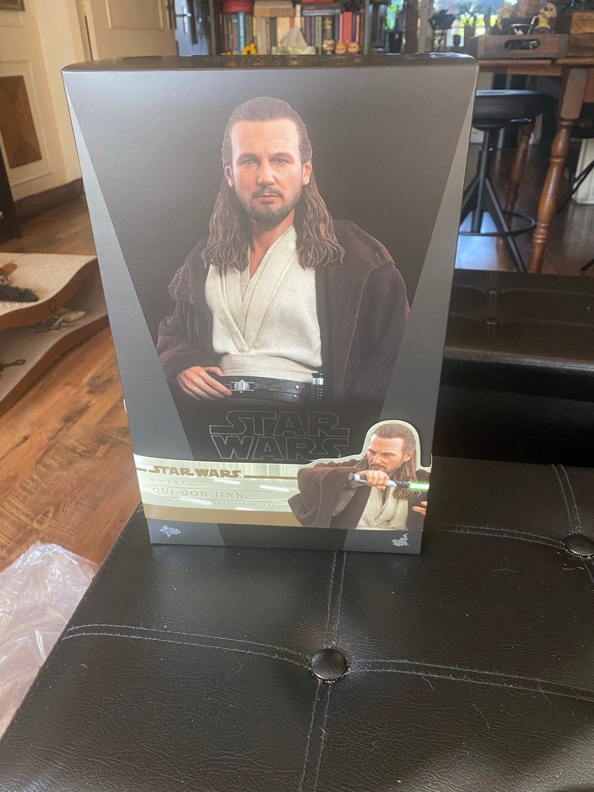 Hot Toys Qui Gon Jinn, Ophalen of Verzenden, Zo goed als nieuw, Actiefiguurtje