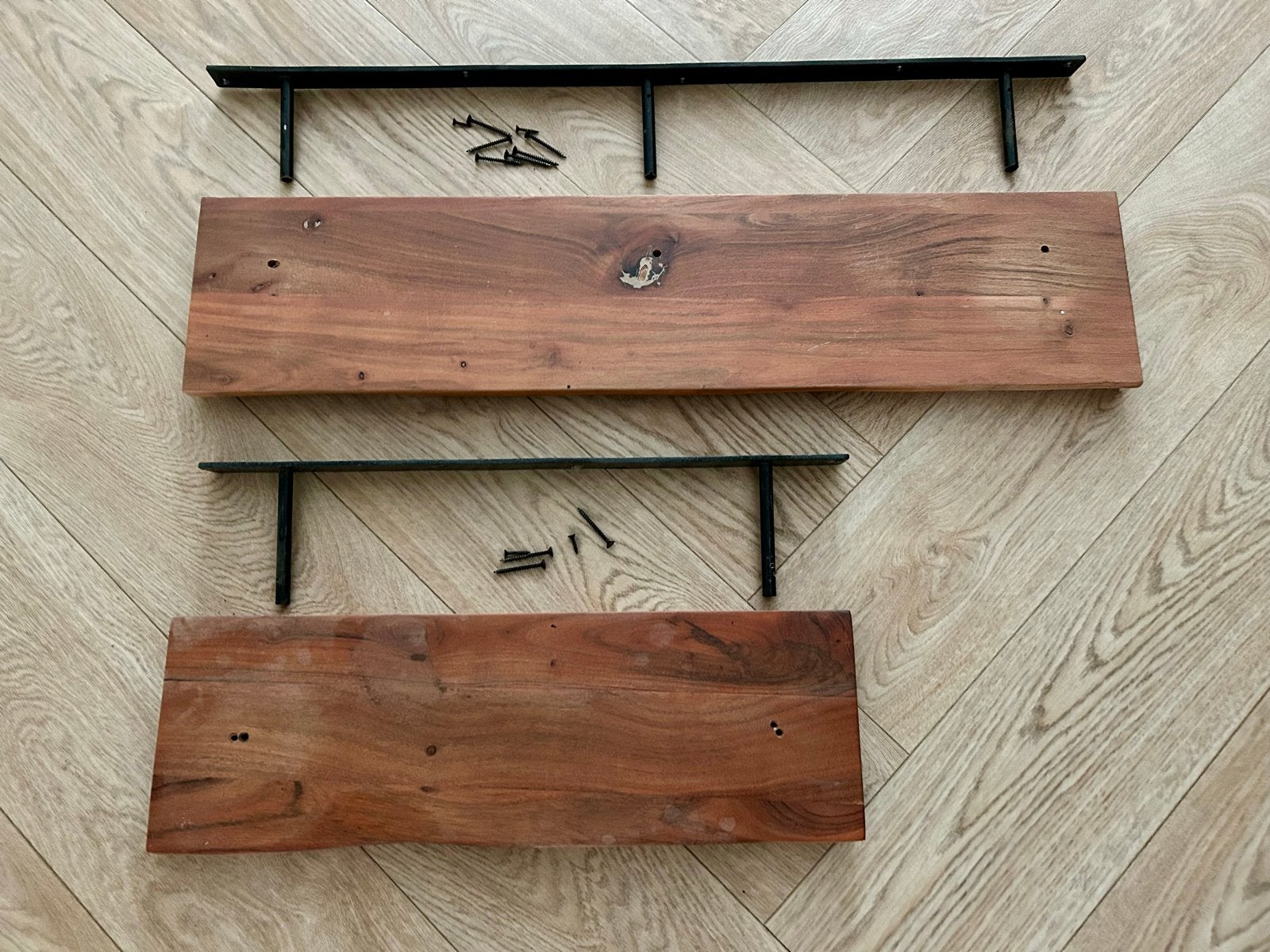 Twee acaciahouten wandplanken (90x20x4 cm en 60x20x4 cm), Huis en Inrichting, Ophalen, Gebruikt