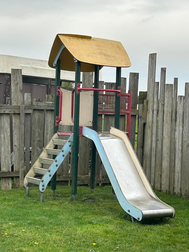 Speeltoestel met glijbaan, Kinderen en Baby's, Speelgoed | Buiten | Speeltoestellen, Ophalen, Zo goed als nieuw, Glijbaan