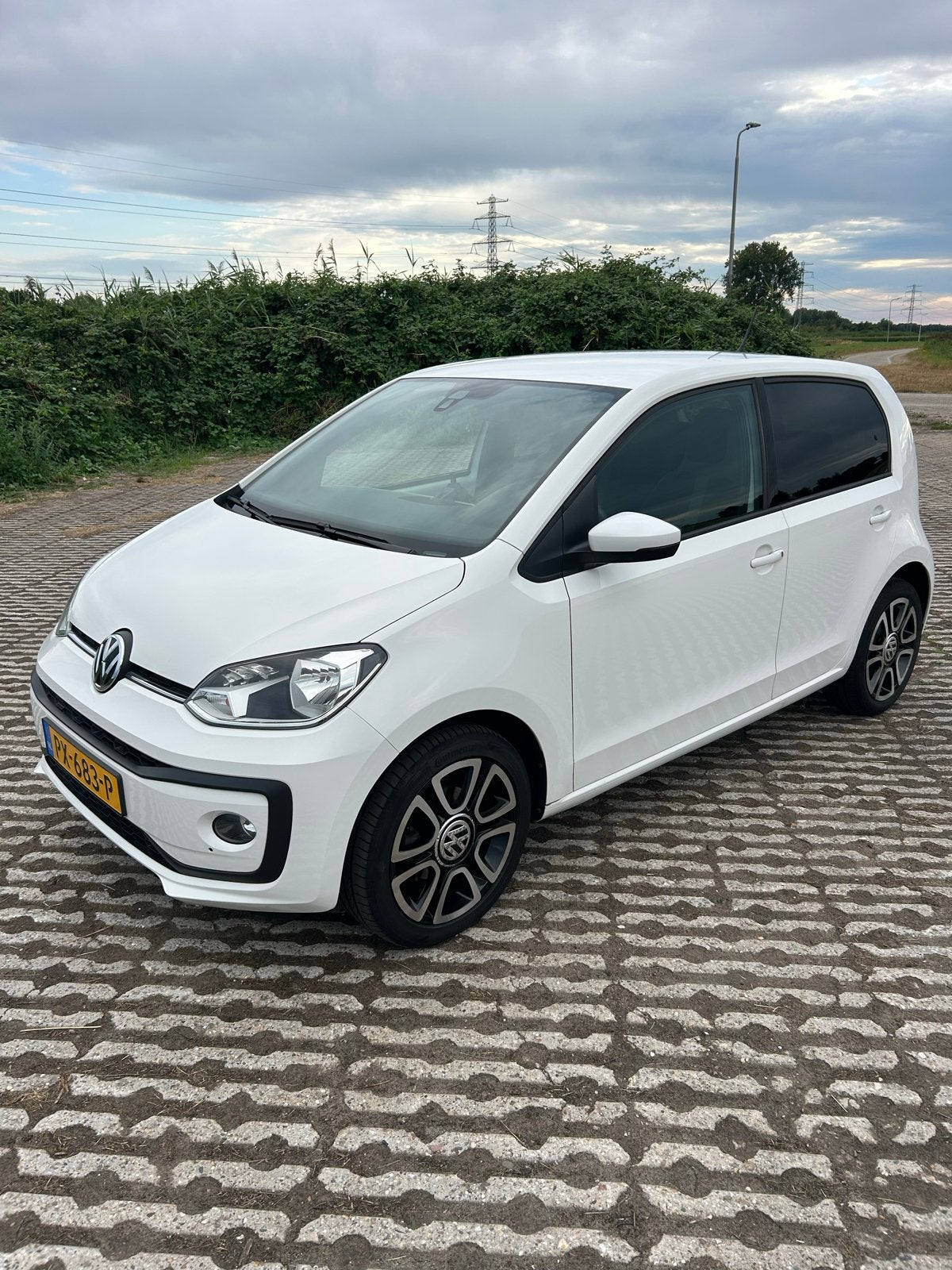 Volkswagen High up! 1.0 44KW 3-DRS 2017 Wit, Auto's, Voorwielaandrijving, Up!, 4 stoelen, Wit