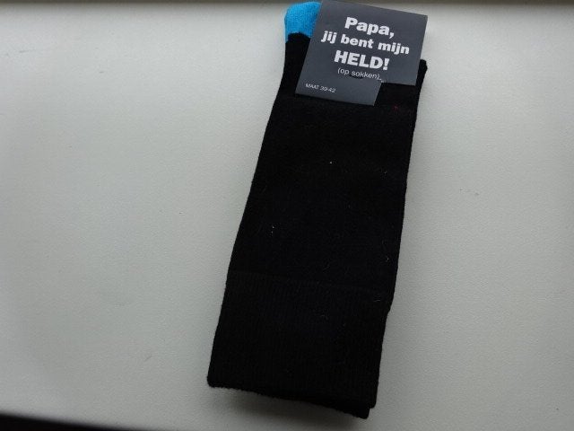 Sokken met tekst op kaartje: Papa, jij bent mijn HELD! 39-42, Ophalen of Verzenden, Nieuw, Feestartikel, Verjaardag