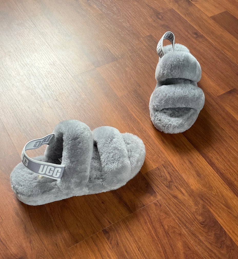 UGG Fluff Yeah Slide pantoffels, Kleding | Dames, Verzenden, Zo goed als nieuw, Grijs, Pantoffels of Sloffen