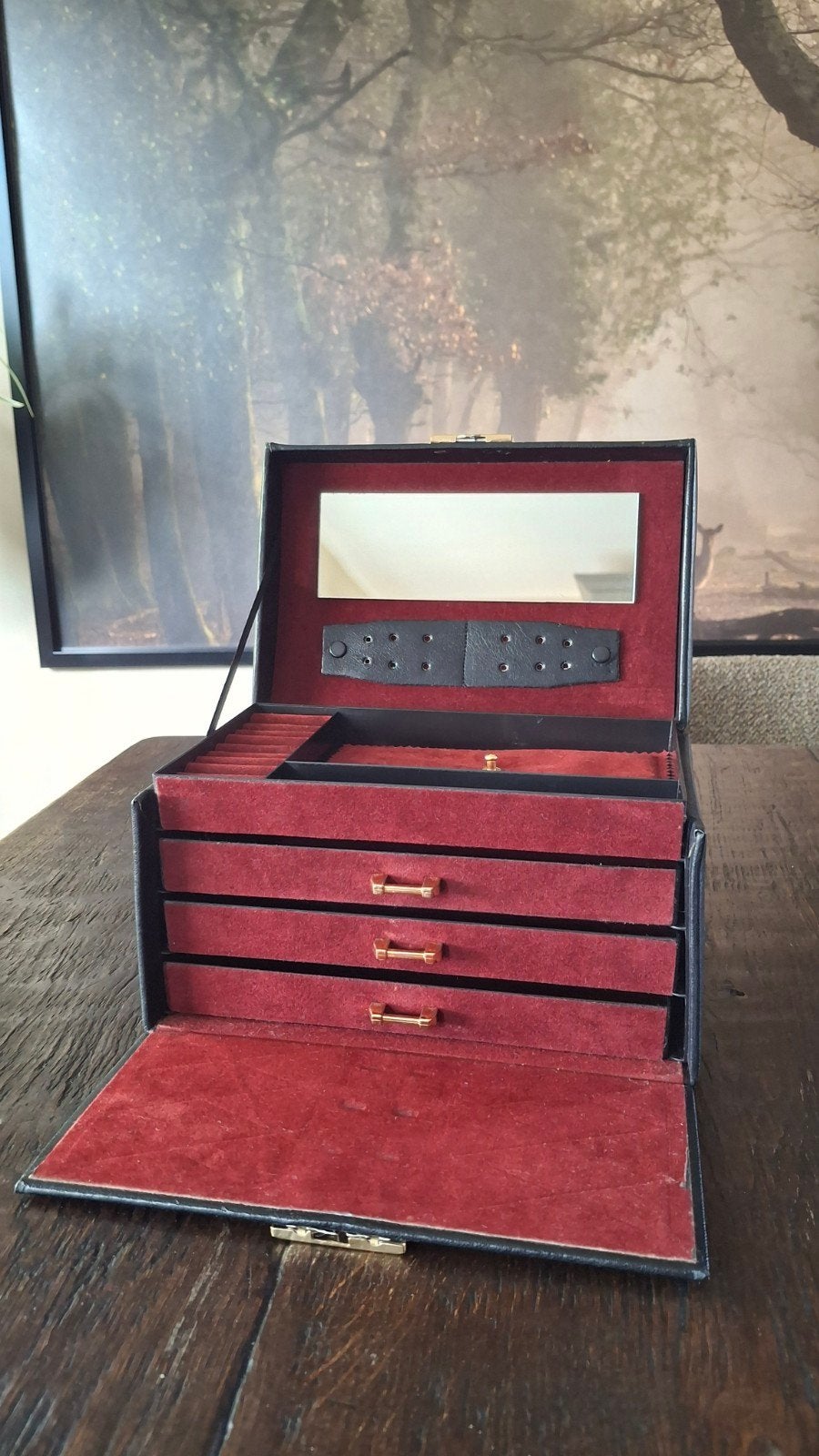 Sieradendoos Zwart met Rood Velours, Sieraden, Tassen en Uiterlijk, Beautycases, Gebruikt, Zwart, Ophalen of Verzenden, Met spiegeltje(s)