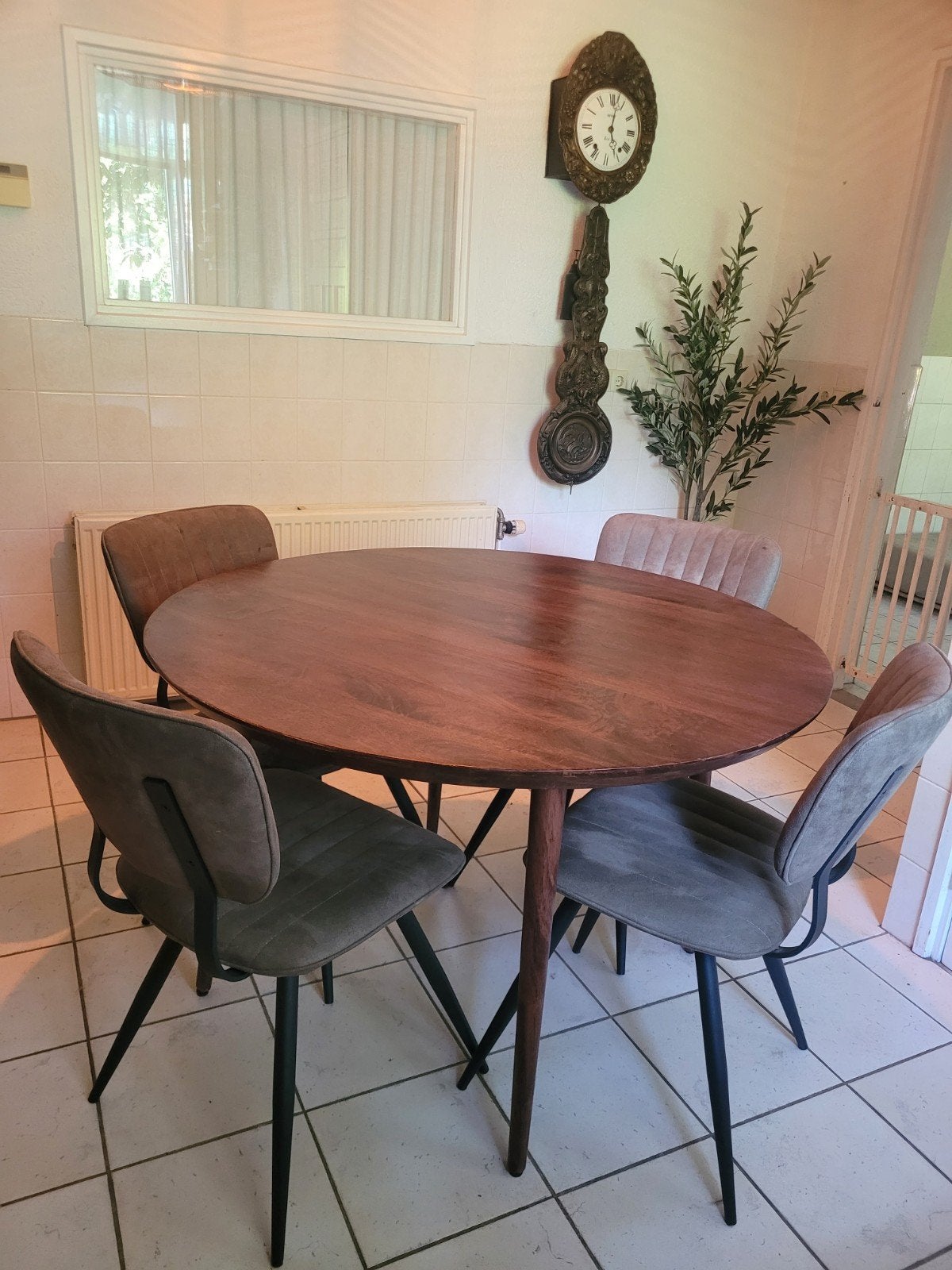 Mooie ronde eettafel met vier stoelen, Ophalen, Gebruikt, Rond, Vier personen
