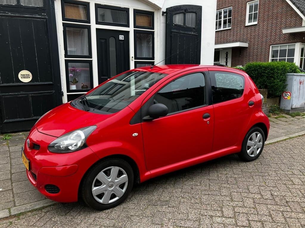 mooie Toyota Aygo  5 deurs 2010, Voorwielaandrijving, Stof, Zwart, 4 stoelen
