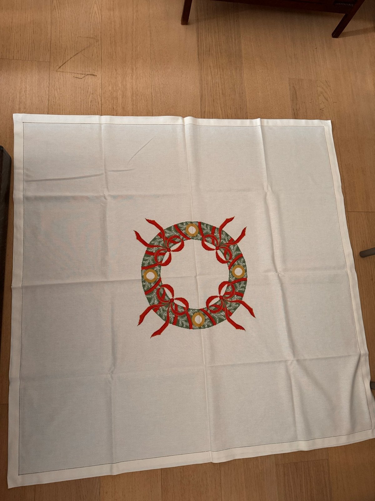 Wit tafelkleed met geborduurd kerstmotief, 125 cm, 125 cm, Vierkant, Ophalen of Verzenden