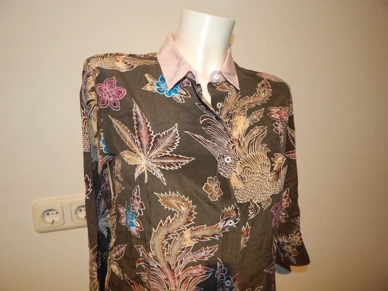 Sandro zijde blouse in print sier vogels chinees bloemen 38, Kleding | Dames, Blouses en Tunieken, Maat 38/40 (M), Sandro, Gedragen