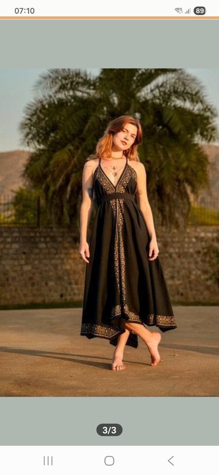 Maat 36 t/m 42 Nieuwe zwarte jurk met goudkleurig patroon., Kleding | Dames, Jurken, Zwart, Nieuw, Ophalen of Verzenden, Two sisters