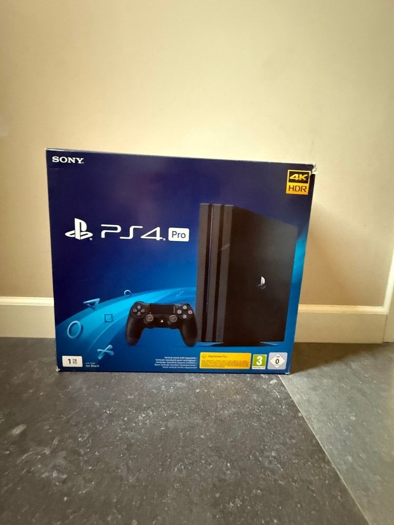 PlayStation 4 Pro, Spelcomputers en Games, Spelcomputers | Sony PlayStation 4, Ophalen, Met 2 controllers, Zo goed als nieuw, 1 TB