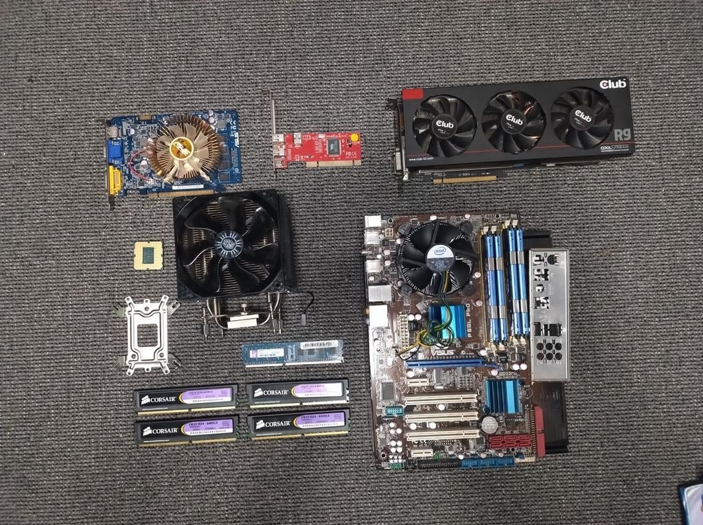 Meerdere Pc Onderdelen (gpu's, cpu's, ram, moederbord), Computers en Software, Moederborden, Zo goed als nieuw, Ophalen of Verzenden