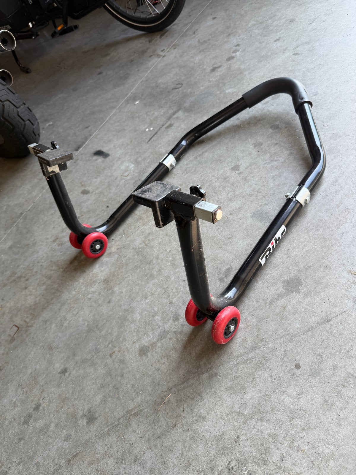 Motorfiets paddockstand achterwiel, Ophalen, Gebruikt