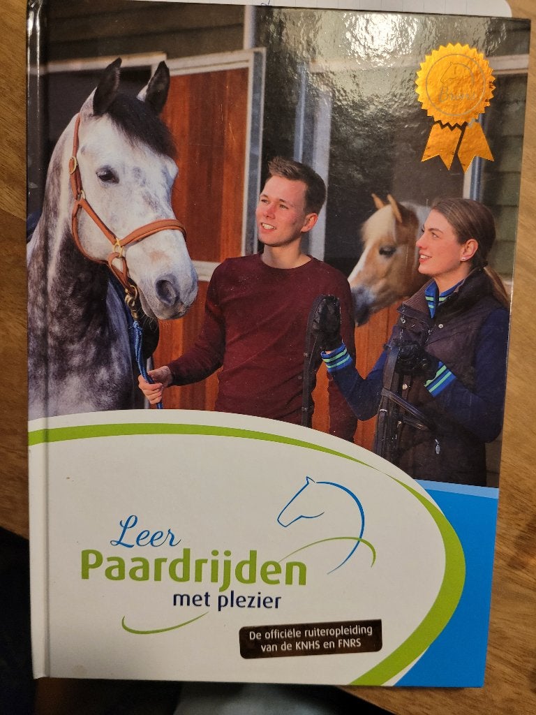 Boek Leer paardrijden met plezier i.z.g.st, Ophalen of Verzenden, Zo goed als nieuw, Overige sporten