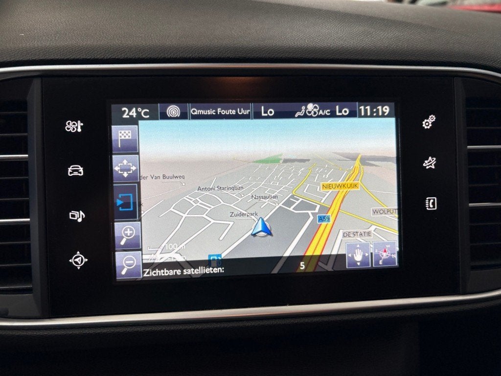 Peugeot 308 SW 1.2 TREKHAAK Navigatie ECC CRUISE / DAB RADIO, Voorwielaandrijving, Gebruikt, 1199 cc, Parkeersensor