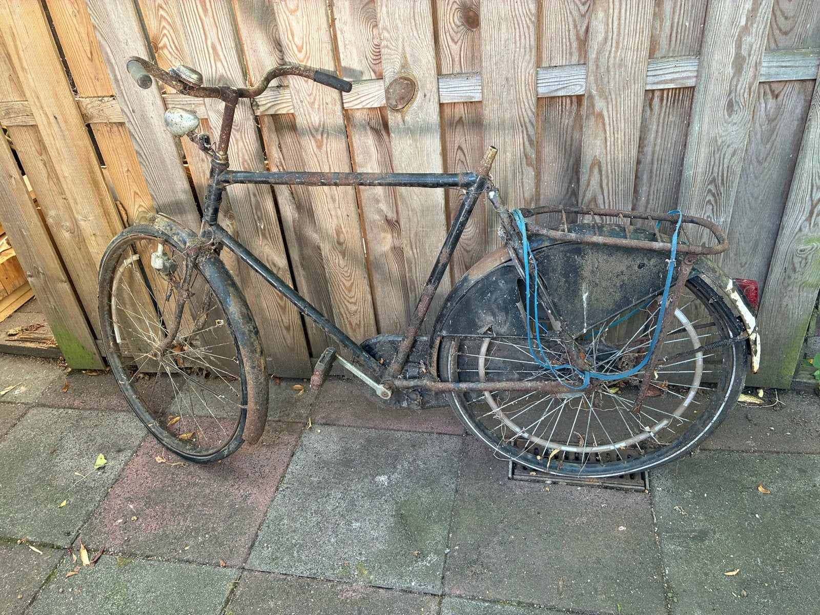 Oude roestige fiets voor onderdelen of restauratie, 55 tot 59 cm, Ophalen, Terugtraprem, Jaren '50
