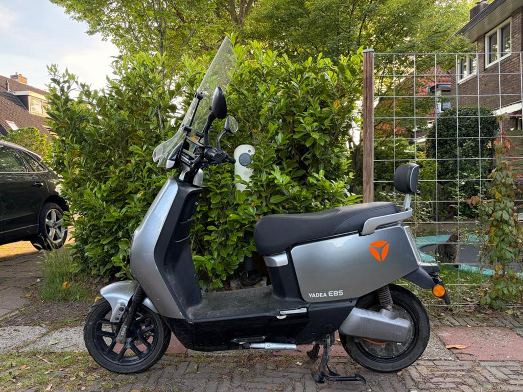 Yadea E8S Elektrische Scooter met Accessoires, Fietsen en Brommers, Ophalen, Gebruikt, Elektrisch, Overige merken