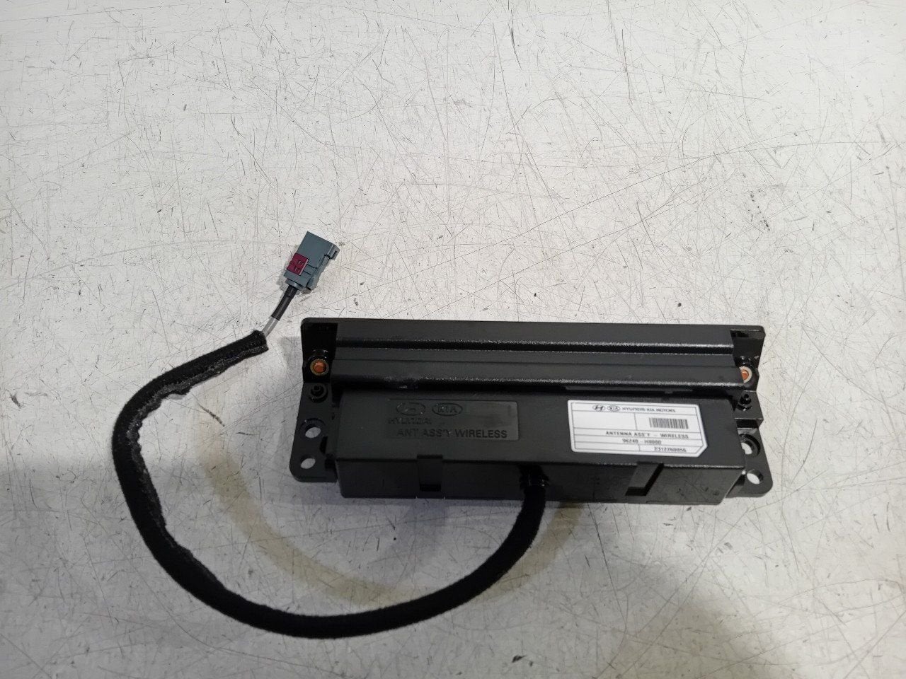 Antenne versterker Kia Stonic, Ophalen of Verzenden, Van der Ven Autorecycling B.V., Onderdelen@venauto.nl, Ettenseweg 76, 4706 PB Roosendaal, The Netherlands