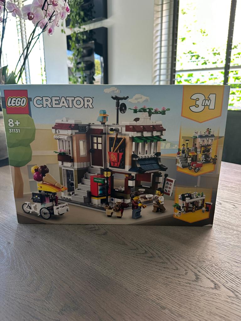Nieuwe LEGO Creator 31131 Hoofdstraat - 3-in-1 set, Lego, Nieuw, Ophalen of Verzenden, Ongeopend/sealed
