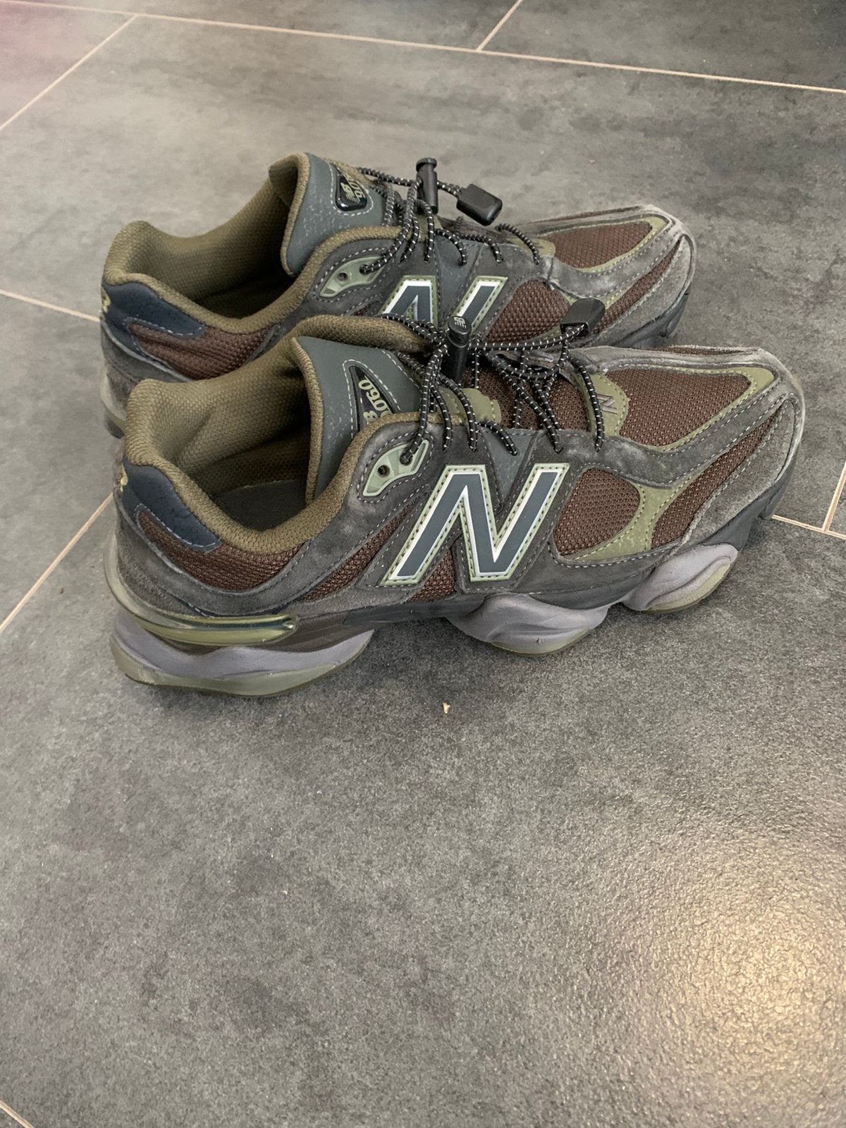 New balance 9060, Ophalen of Verzenden, Zo goed als nieuw, Hardloopschoenen, Overige merken
