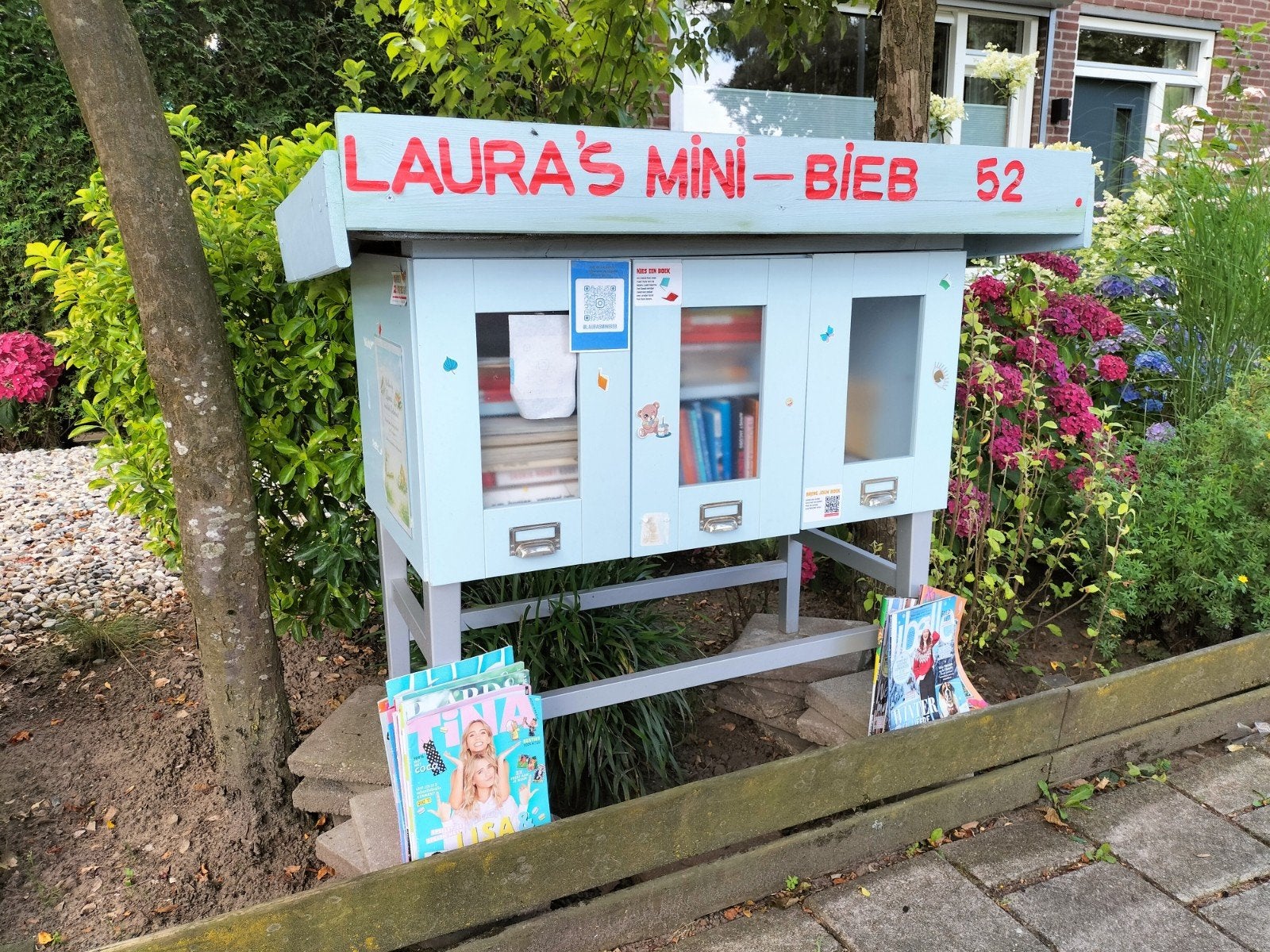 Leuke wenskaarten voor in de mini bieb gezocht, Ophalen