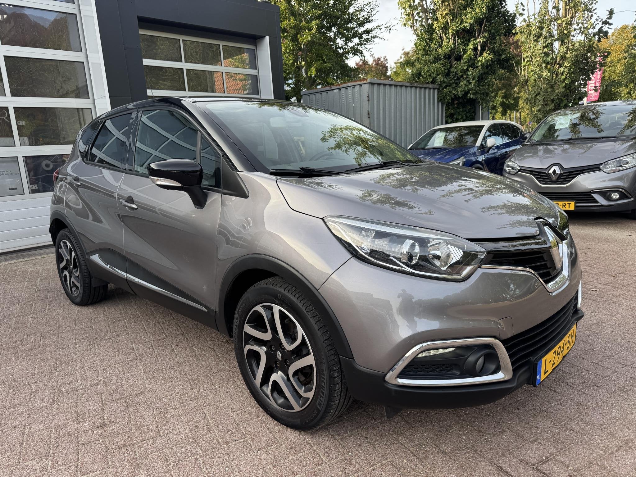 Renault Captur 1.2 TCe 120pk EDC Dynamique+Trekhaak!, Auto's, Stof, Euro 6, 4 cilinders, SUV of Terreinwagen