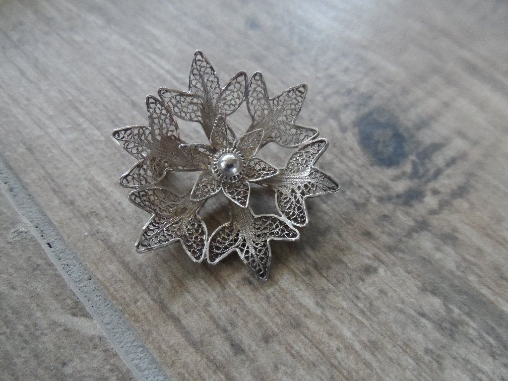 Zilveren broche - filigrain., Ophalen of Verzenden, Zilver
