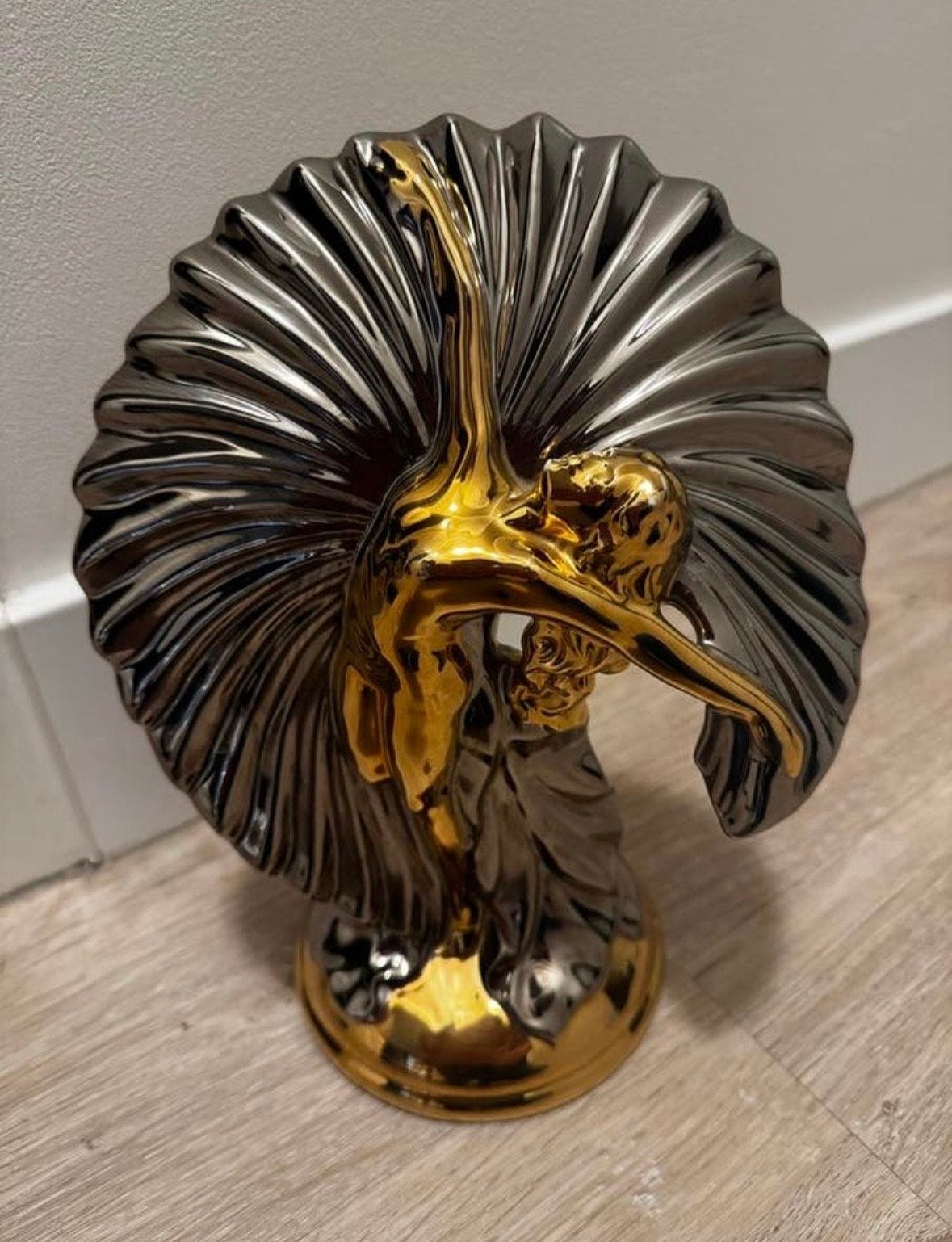 Art Deco Beeld Zilver- en Goudkleurig - 27 cm hoog, Art deco, Ophalen of Verzenden, 20 - 50 cm, Overige materialen