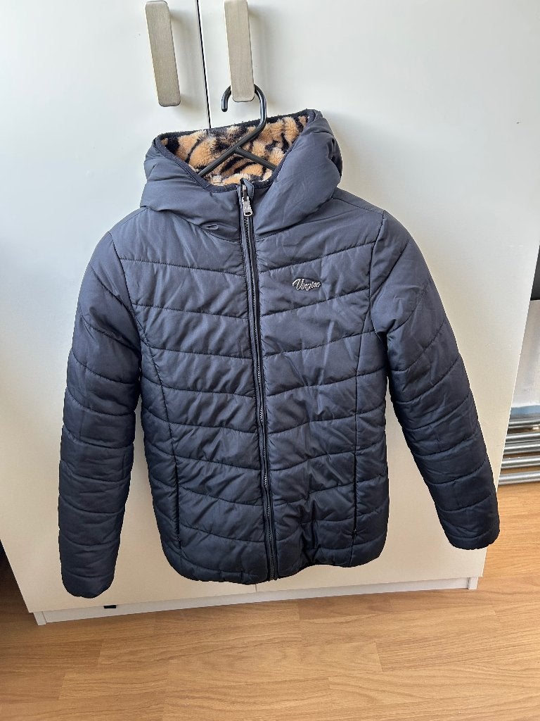 Te koop aangeboden een omkeerbare meisjes winterjas, Meisje, Ophalen of Verzenden, Zo goed als nieuw, Vingino