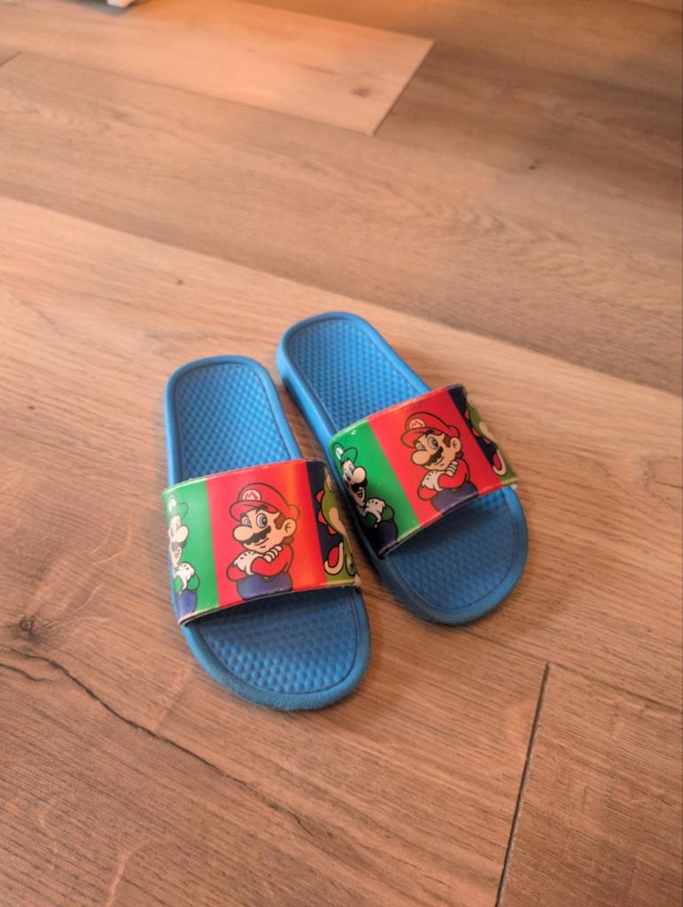 Mario slippers maat 29 - Goede staat, Gebruikt, Jongen of Meisje, Overige typen, Ophalen of Verzenden