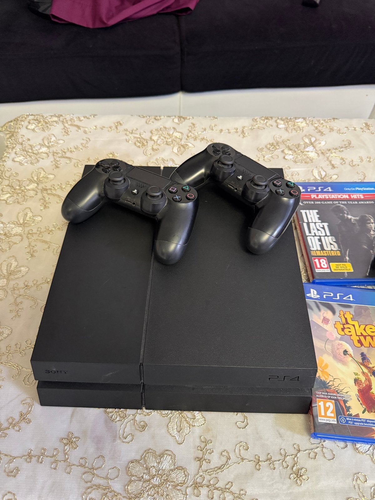 PlayStation 4 met 2 controllers en 4 games, Spelcomputers en Games, Spelcomputers | Sony PlayStation 4, Met 2 controllers, Ophalen of Verzenden