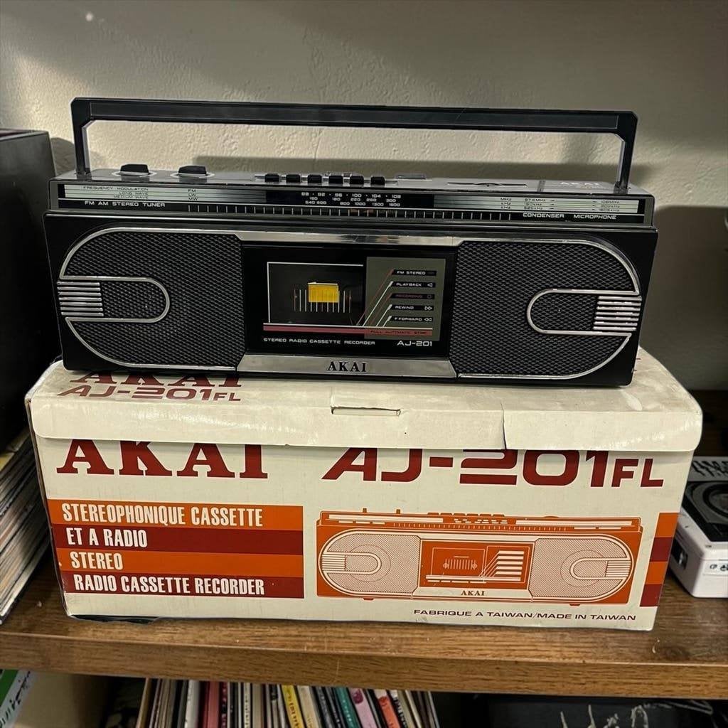 Vintage draagbare radio / boombox AKAI AJ201 FL met doos, Ophalen
