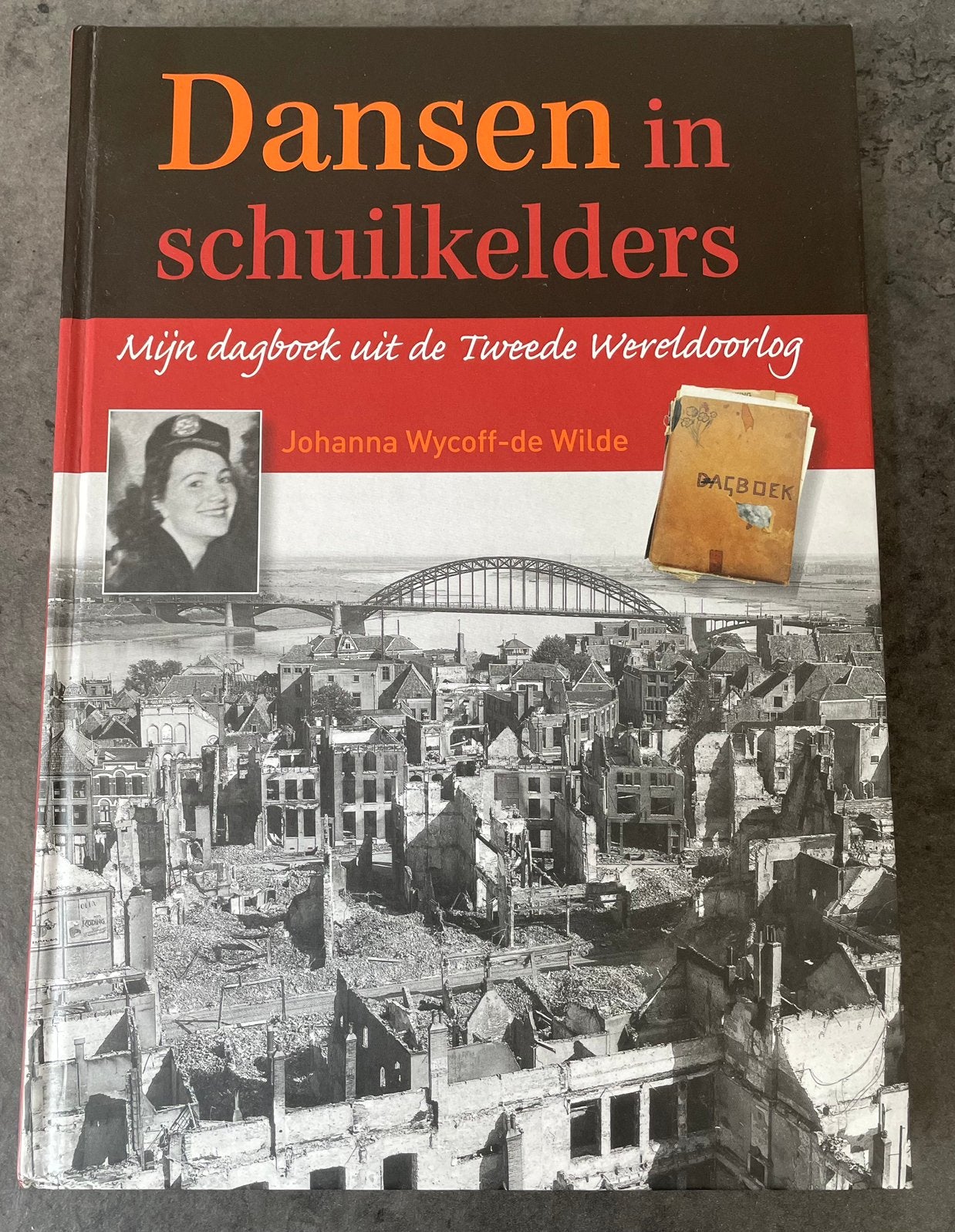 Dansen in schuilkelders (Nijmegen), Ophalen of Verzenden, Tweede Wereldoorlog, Zo goed als nieuw