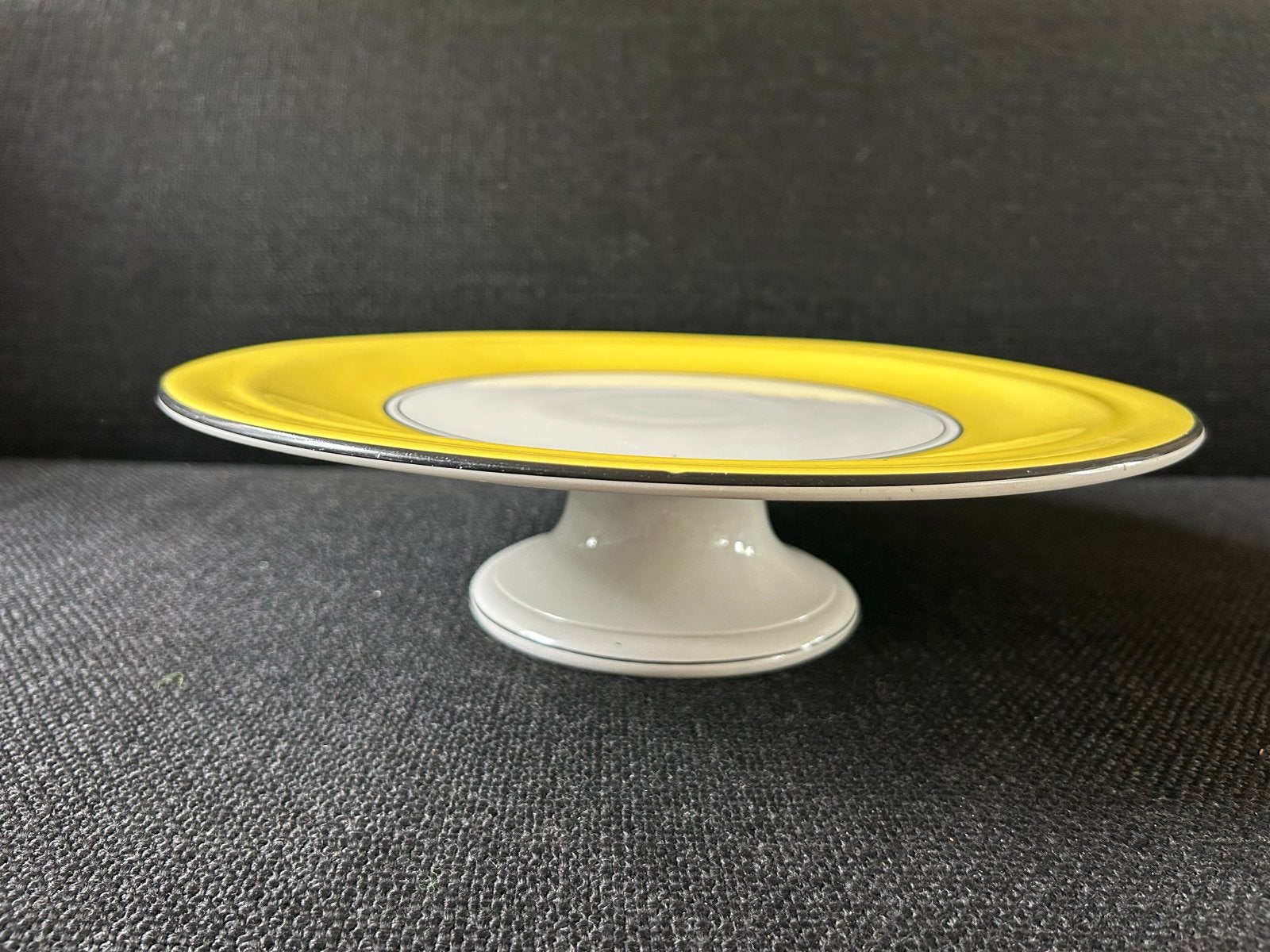 Nimy Belgium Art Deco Taartschaal op Voet - Geel/Wit, Ophalen of Verzenden