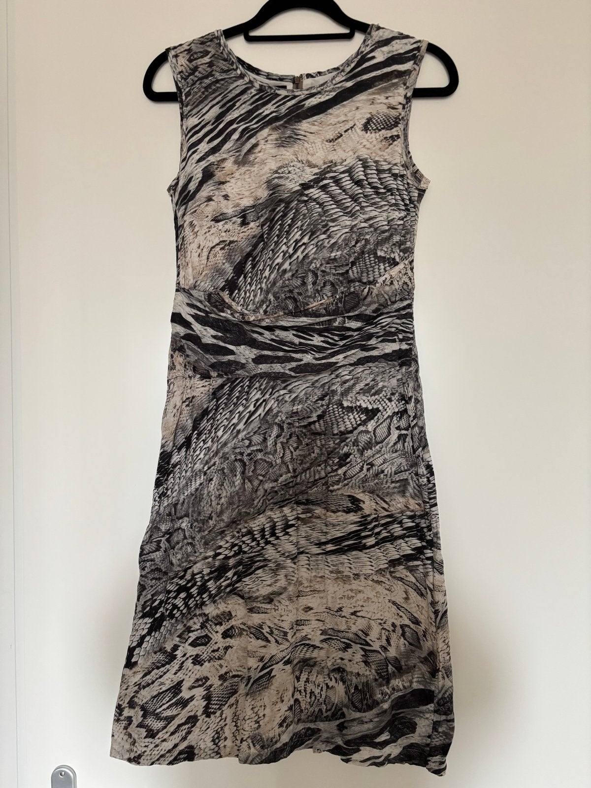 Blacky Dress Berlin Jurk met Dierenprint, Kleding | Dames, Zwart, Ophalen of Verzenden, Knielengte, Maat 36 (S)