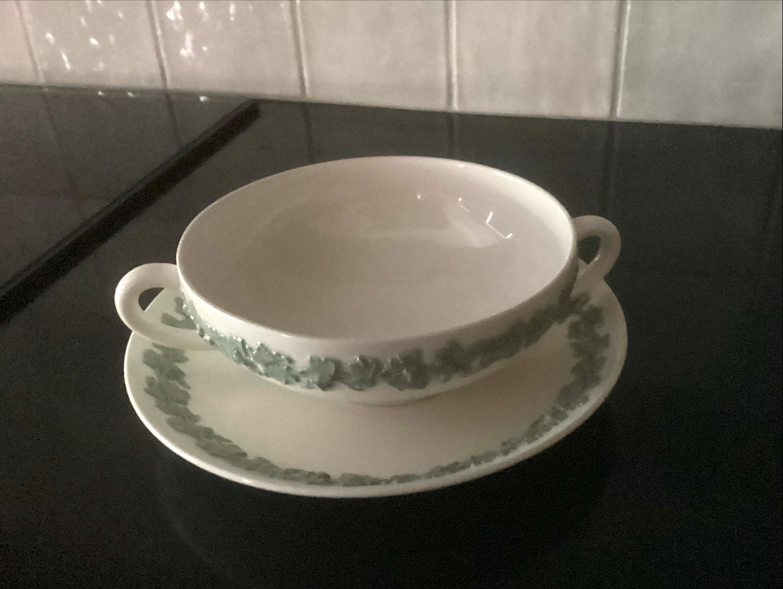 Wedgwood soepkom met schotel, Ophalen of Verzenden