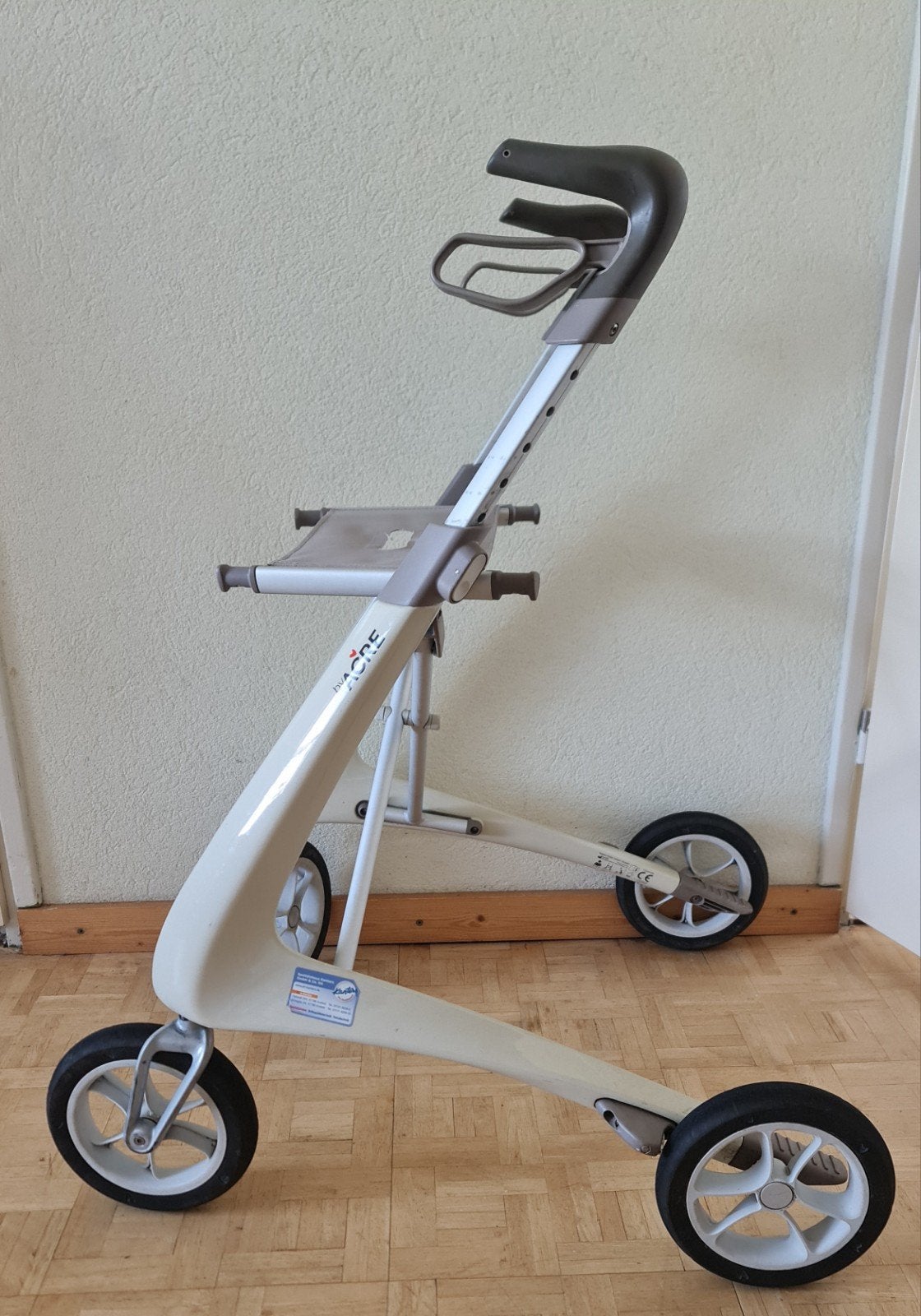 beige Byacre carbon ultralight rollator, Diversen, Rollators, Ophalen, Zo goed als nieuw
