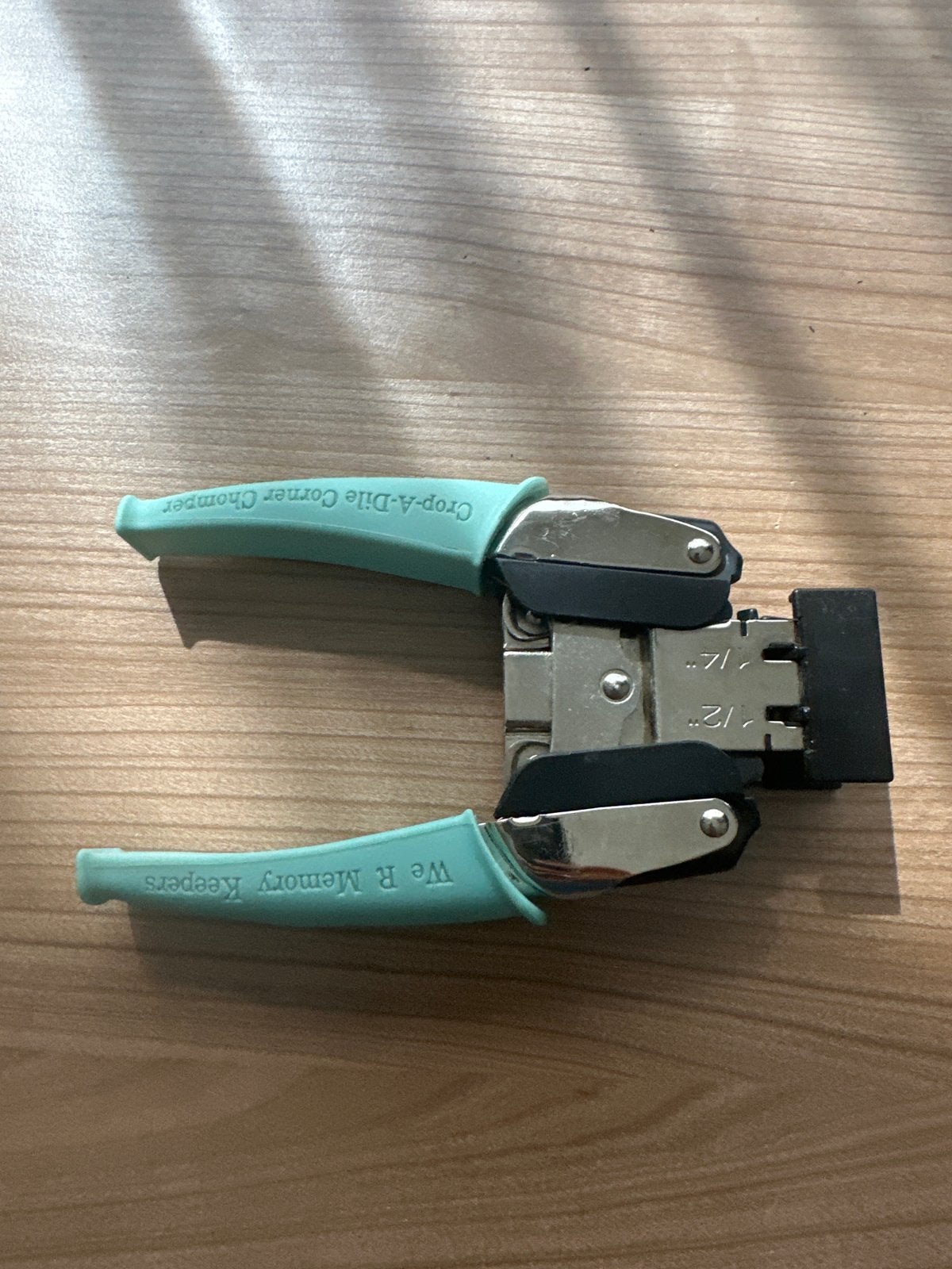 We R Memory Keepers Crop-A-Dile Corner Chomper, Gebruikt, Geschikt voor karton, Overige thema's, Gereedschap of Toebehoren