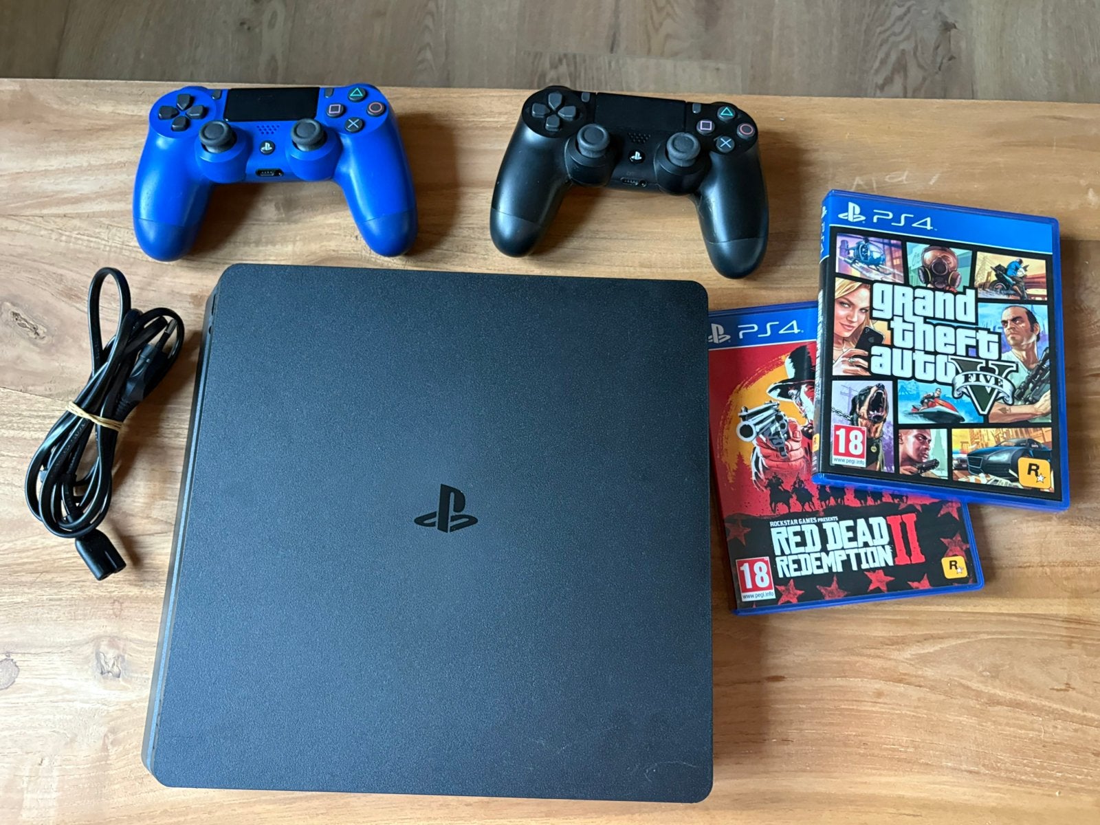 Foto 2 van Playstation 4 slim