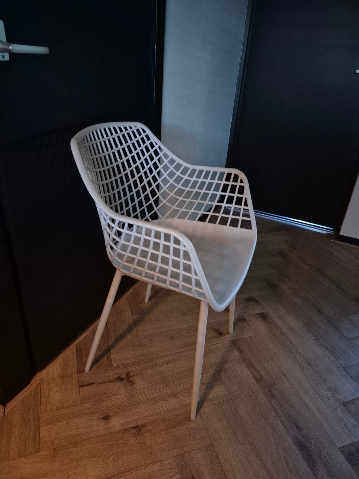 Moderne taupe eetkamerstoel met rasterdesign, Ophalen, Overige kleuren, Zo goed als nieuw, Vier