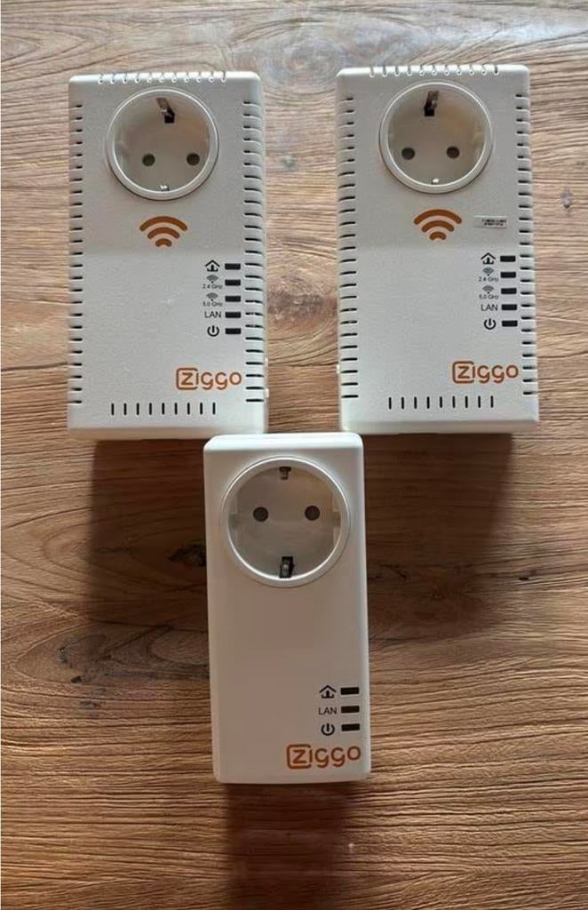 Ziggo Powerline Adapters (3 stuks) met stopcontact, Ophalen of Verzenden, Gebruikt, Ziggo