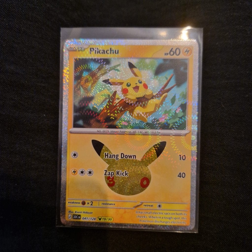 Pikachu - 041/128 - 30th anniversary, Ophalen, Zo goed als nieuw, Losse kaart, Foil