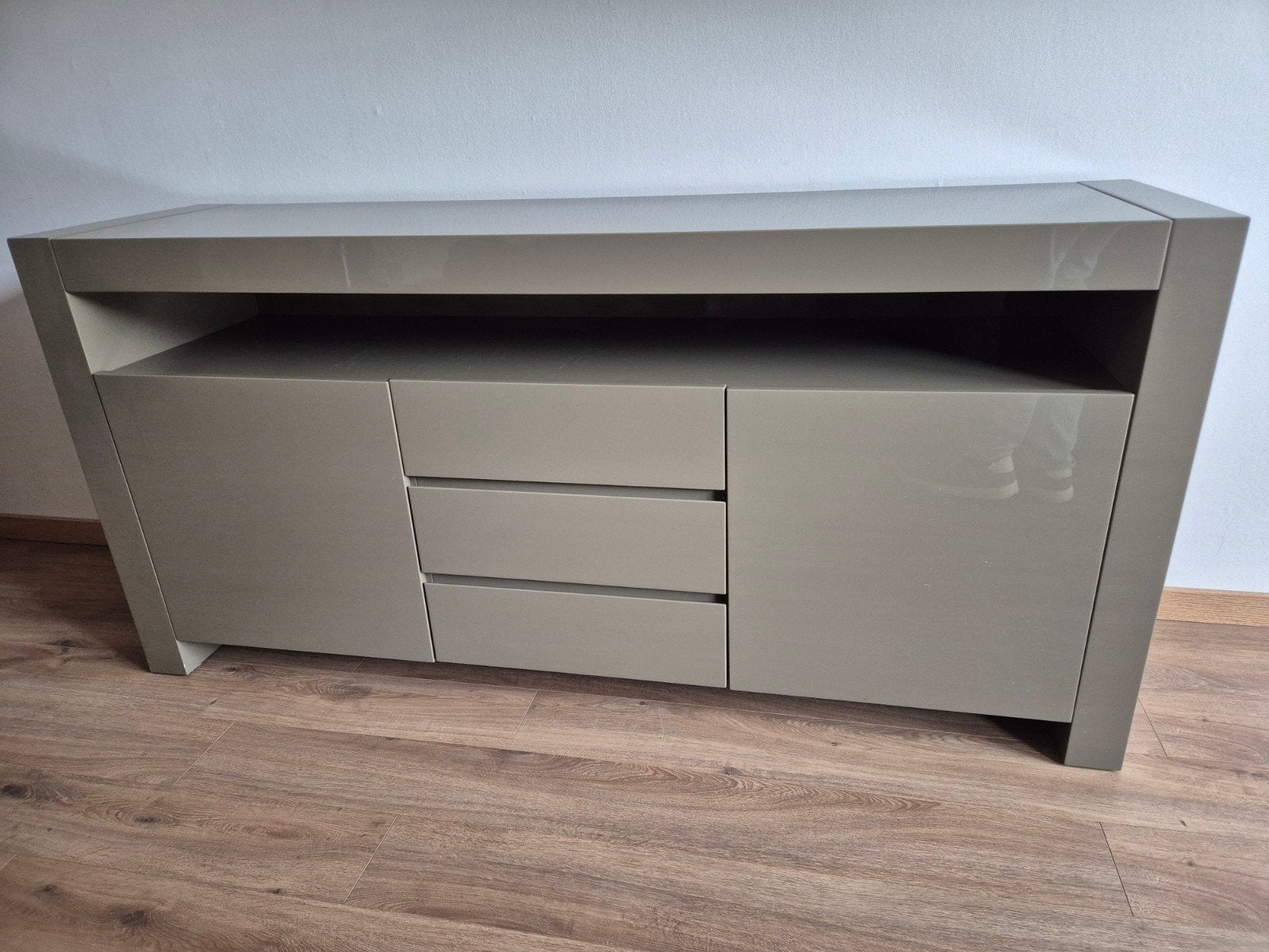 Hoogglans dressoir van Goossens Wonen - Bruin, Overige materialen, Gebruikt, Met deur(en), 150 tot 200 cm